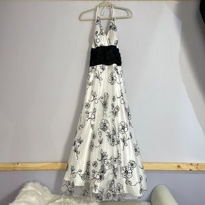 Blondie Nites White Floral Gown